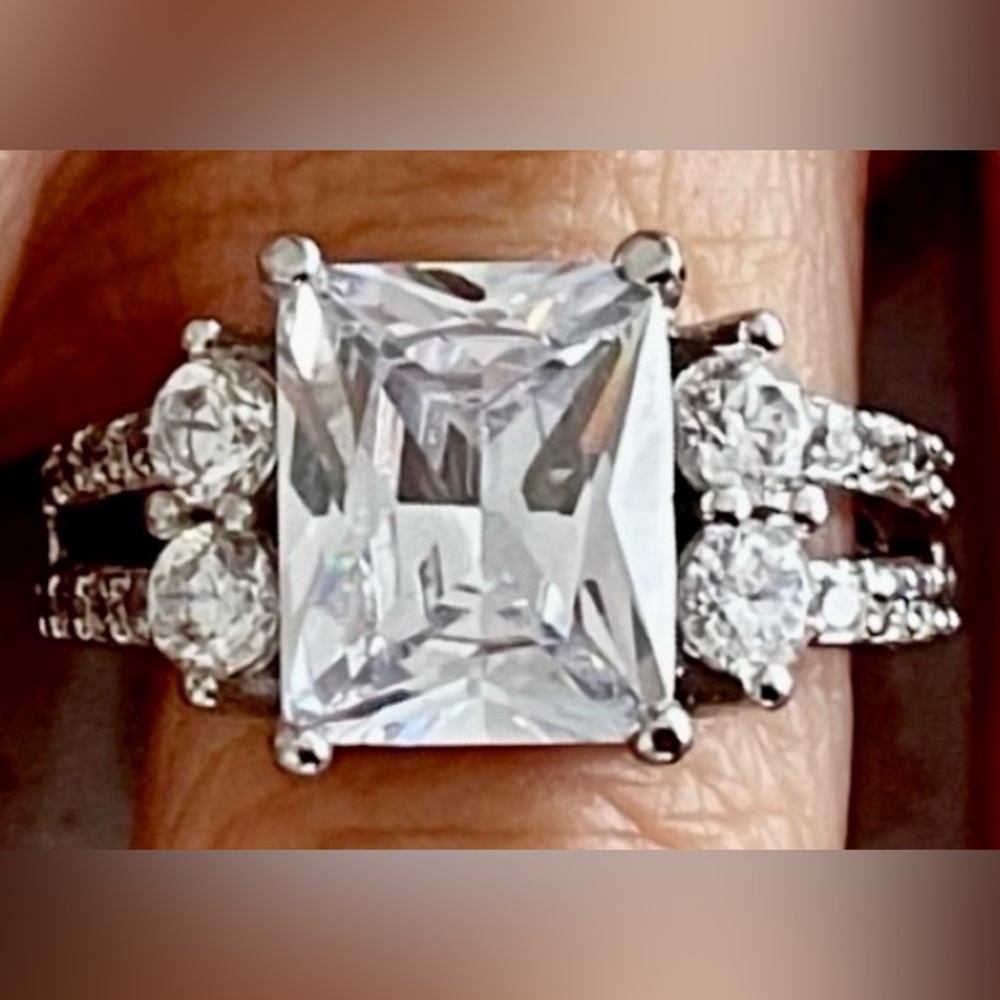 Radiant Solid 925 Sterling Silver Ring with Sparkling Clear Stones